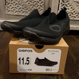 NWT OOFOS Men's Black Slip-on Athletic Shoes: Arch Suport